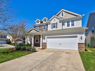 311 Northlands Dr, Cary NC  27519-6305 exterior