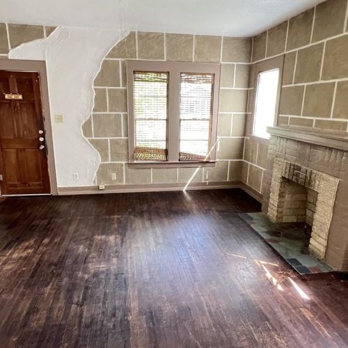 2540 Gladstone Dr, Dallas TX  75211-5313 exterior