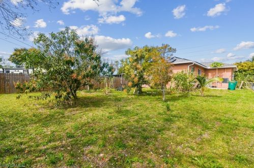 3056 Linwood Ave, Naples FL 34112-4733 exterior