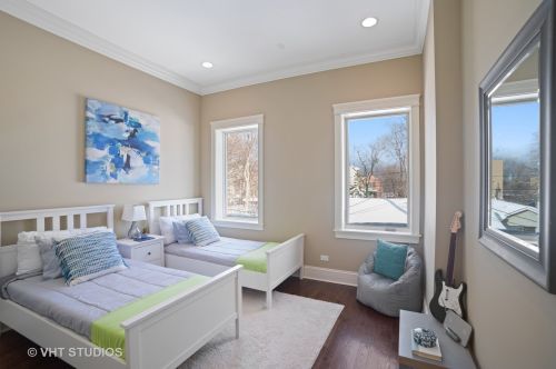 4471 Lk Park Ave, Chicago IL 60653-4510 exterior