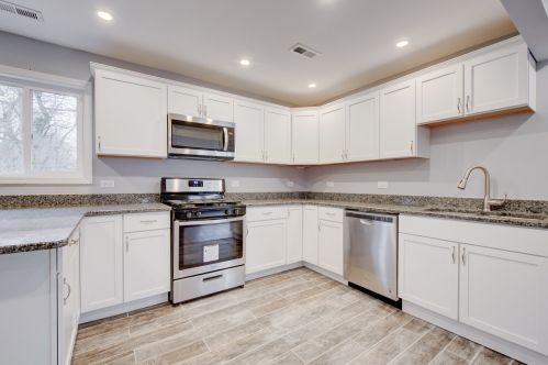 1512 Arthur Ave, Joliet, IL 60432-1008