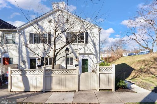 5260 Maris Ave, Alexandria VA  22304-1904 exterior