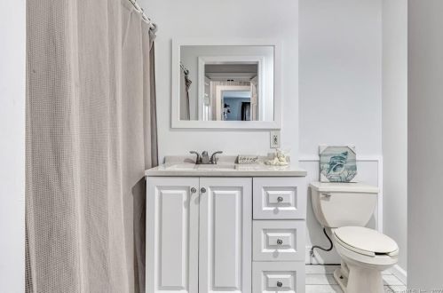 8 Talmadge St, Derby CT 06418-1004 exterior