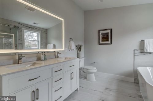 2718 17th St, Washington DC 20003-3123 exterior