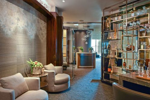 401 Wabash Ave, Chicago IL  60605-1208 exterior