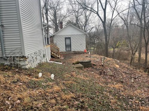 882 Center Rd, Pittsburgh PA  15239-1962 exterior