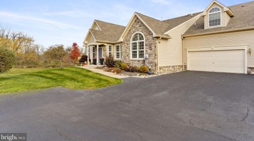 92 Pebble Beach Dr, Limerick, PA 19468-1042