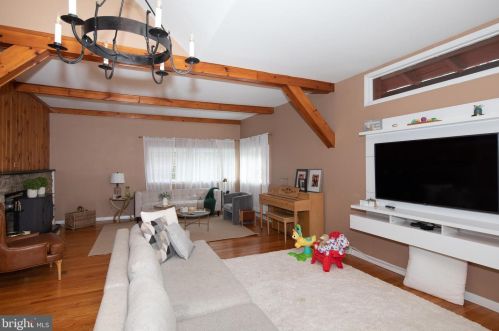 2367 Vly Rd, Huntingdon Valley PA 19006-6007 exterior