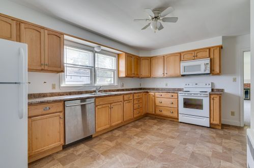 5 Glenwood Ave, Dover NH 03820-2307 exterior