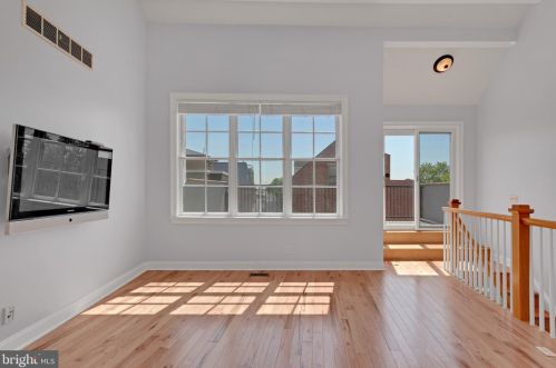 927 2nd St, Philadelphia PA 19122-0033 exterior