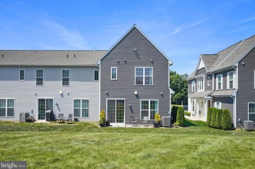 2222 Red Fox Dr, Hummelstown PA 17036 exterior