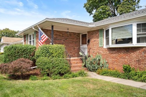 21 Sheppard Pl, Edison, NJ 08817-3113