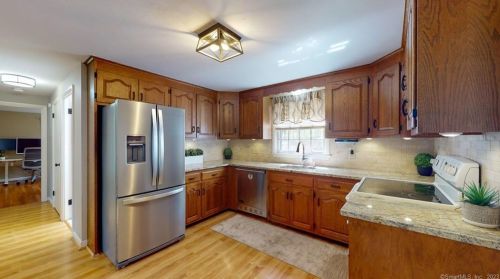 57 Knollwood Rd, Farmington CT 06032-1013 exterior