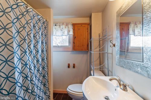 64 Route 156, Trenton NJ  08620-2708 exterior