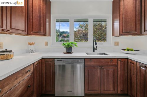 2822 Piedmont, Berkeley CA 94705-2314 exterior