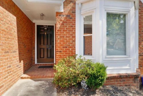 962 Lenox Hill Ct, Atlanta GA  30324-2957 exterior