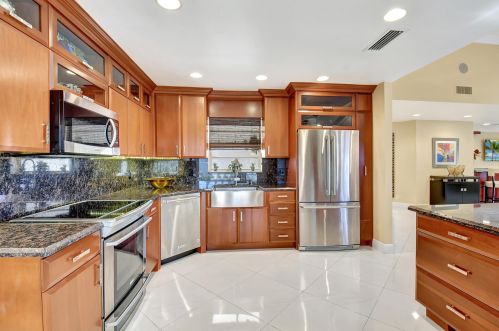 13 Gln Dr, Boynton Beach FL 33436-6207 exterior