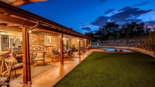 6101 Camino De Santa Valera, Tucson AZ  85718-3722 exterior