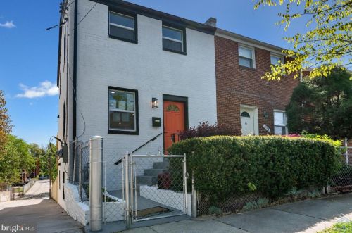 456 Burbank St, Washington DC 20019-4229 exterior