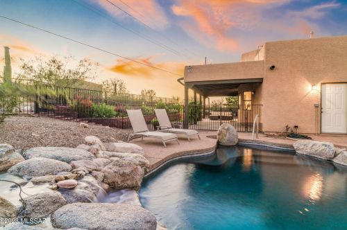 7015 Camino De Los Caballos, Tucson AZ 85743-9689 exterior