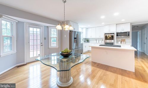 7712 Midday Ln, Alexandria VA 22306-2758 exterior