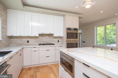 6627 Lincoln Dr, Philadelphia PA exterior