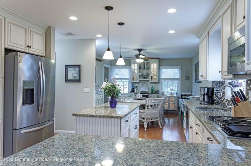 2215 Middle Ave, Point Pleasant Beach NJ 08742-5138 exterior