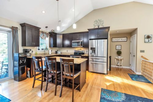 102 Bog Rd, Concord NH 03303-1008 exterior