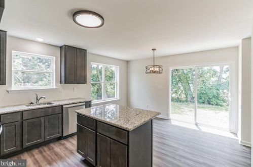 1010 West Ave, New Castle, DE 19720-6233