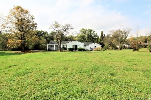 19750 Beck Rd, Northville MI  48167-1796 exterior