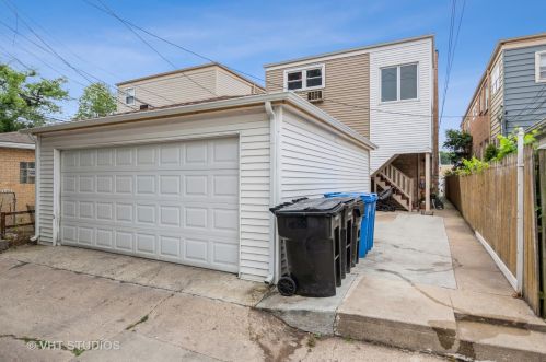 3004 Touhy Ave, Chicago IL 60645-2938 exterior