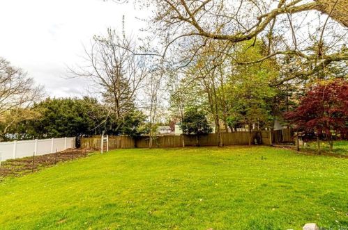 36 Park Avenue Ext, Uncasville CT 06382-1817 exterior