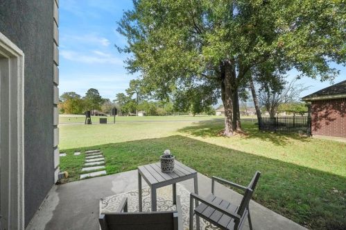 150 Golfview Dr, Montgomery TX 77356-8804 exterior