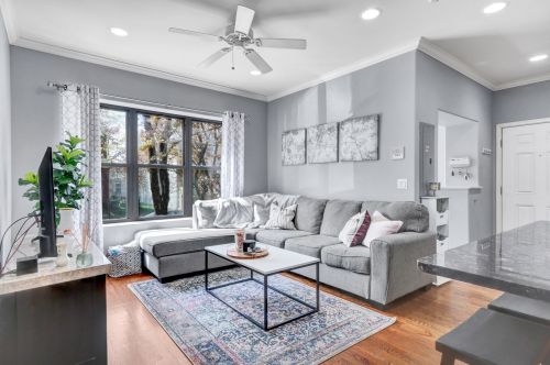 3238 Leland Ave, Chicago, IL 60625-4488