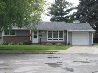 1607 Conrad Ct, Manitowoc, WI 54220-1819