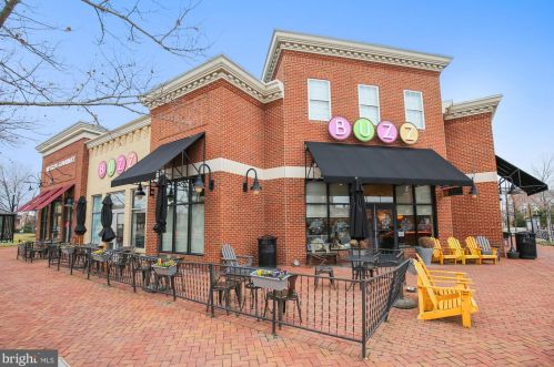 5823 Monticello Rd, Alexandria VA 22303-1302 exterior