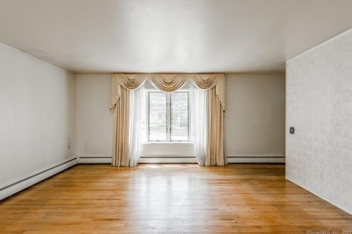 93 Sheridan Rd, Enfield CT 06082-4127 exterior