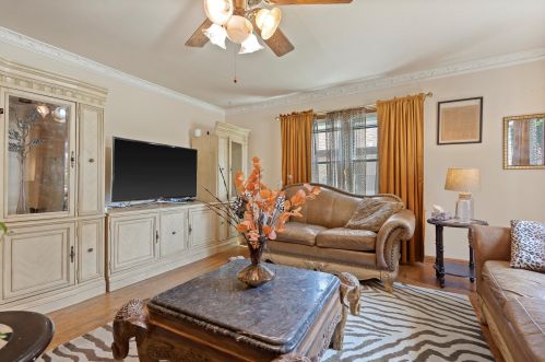 5128 65th St, Milwaukee, WI 53218-4007