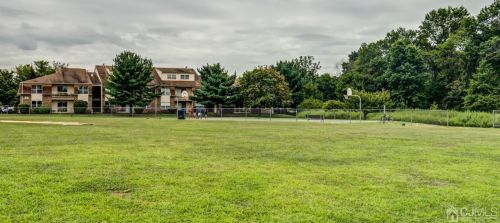 91 Inverness Dr, Edison NJ 08820-4654 exterior