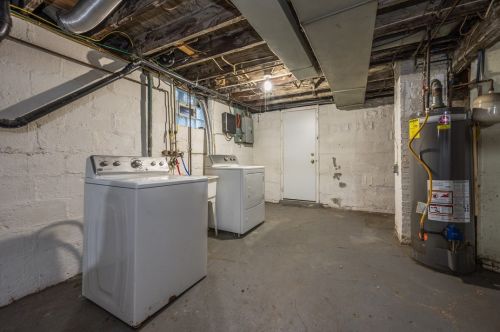 1626 Leolyn St, Pittsburgh PA  15210-3939 exterior