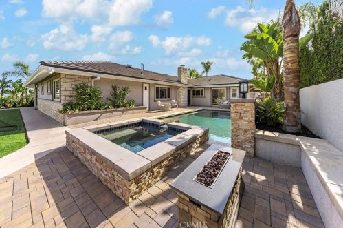 1347 Dana Pl, Fullerton CA  92831-1108 exterior