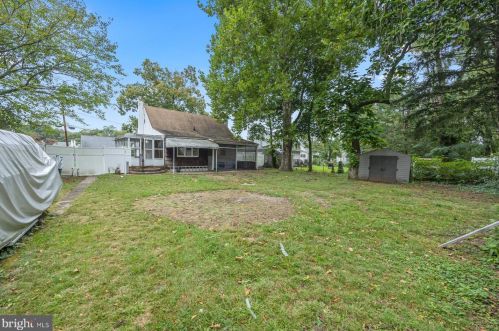 5 Fogarty Dr, Trenton NJ 08619-4320 exterior