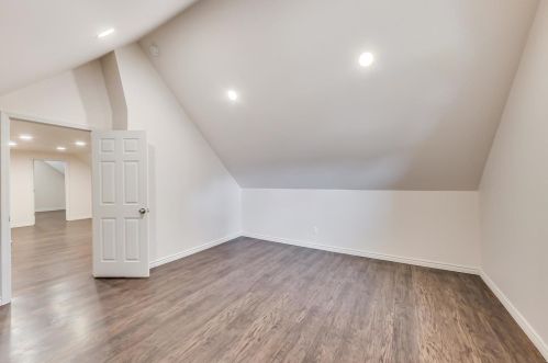 8740 Escanaba Ave, Chicago IL  60617-3115 exterior