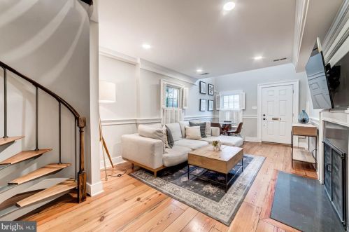 527 Wilkes St, Alexandria VA  22314-3723 exterior