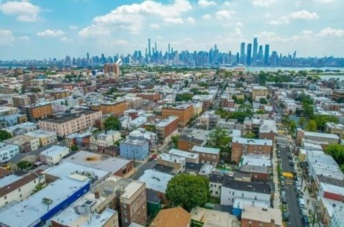 721 St, Union City NJ 07087-2207 exterior