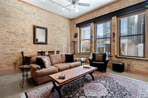 771 Water St, Milwaukee, WI 53202-1651