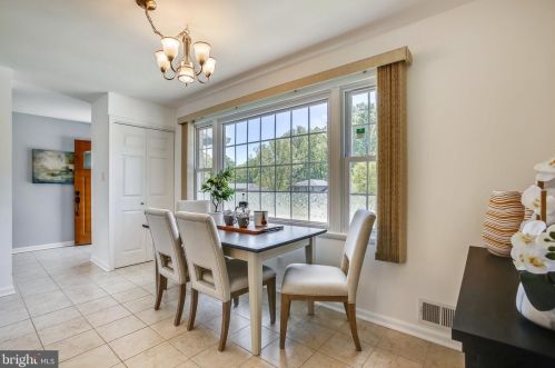 2232 Candlewood Dr, Alexandria VA 22308-1507 exterior