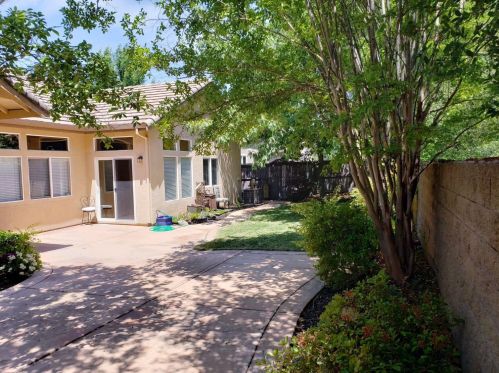 3999 Meadow Wood Dr, Folsom CA  95762-7546 exterior