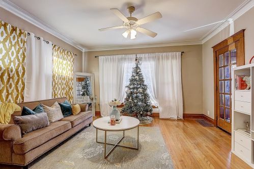 2160 52nd St, Milwaukee, WI 53208-1135