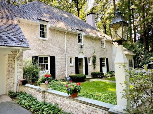 111 Woodsley Rd, Springfield, MA 01106-2518